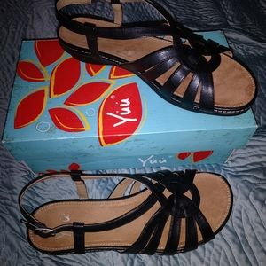 Yuu Sandals Black sz 9.5
